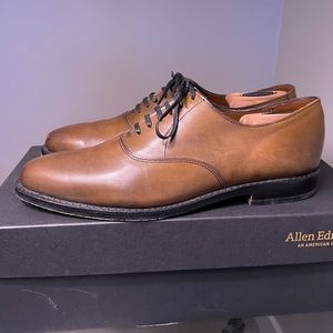 Allen Edmonds Men’s size 9D - Great Condition - Includes box and AE shoe socks